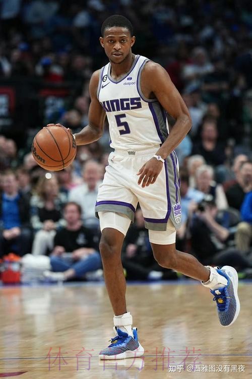 福克斯：球员都会经历低迷期，但要找到其他方式去影响比赛